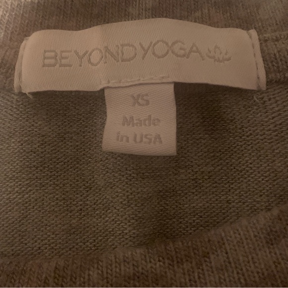 Beyond Yoga Leopard  Raglan Crew Pullover- Chai Cocoa Brown - pre-owned - Picture 4 of 4